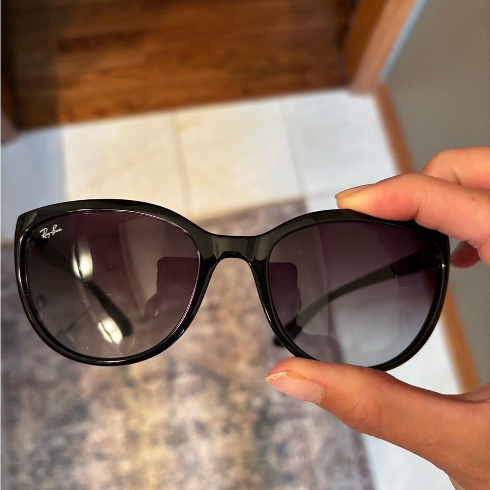 Ray-Ban Black Sunglasses Classic Style